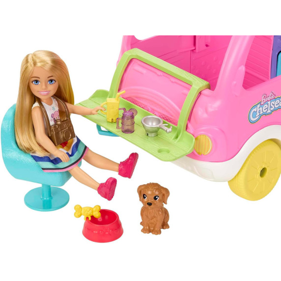 Chelsea Játékbaba lakókocsival